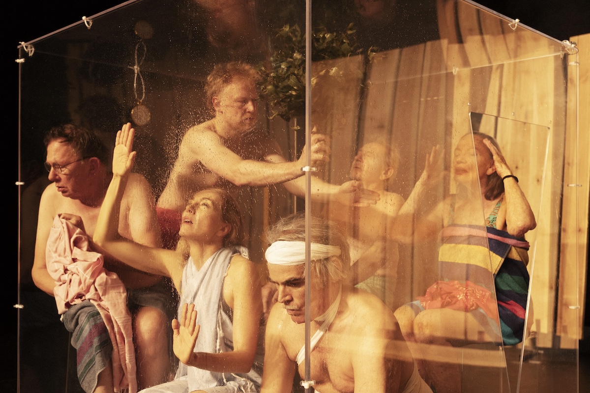 Tanzende Idioten – Theater im Pumpenhaus, Münster – Thorsten Lensing und sein Star-Ensemble greifen nach den letzten Dingen